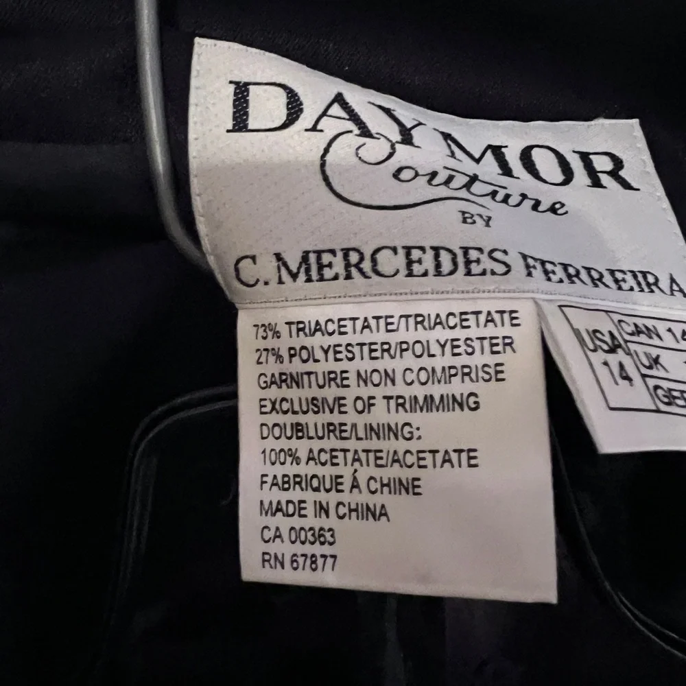 Elegant Black Maxi Dress with Diamond Details - Picture 3 of 5